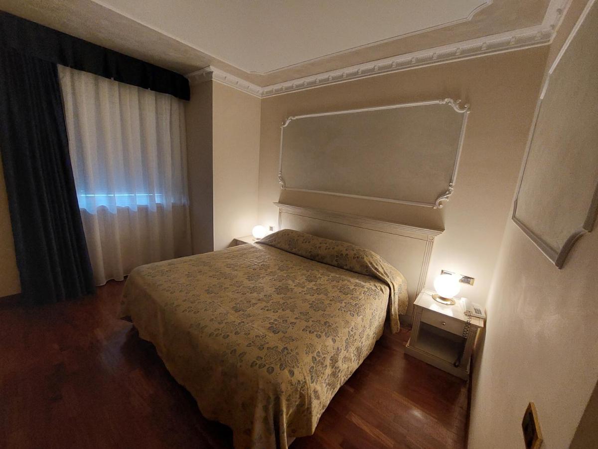 Hotel Villa Medici Рокка-Сан-Джованни Экстерьер фото