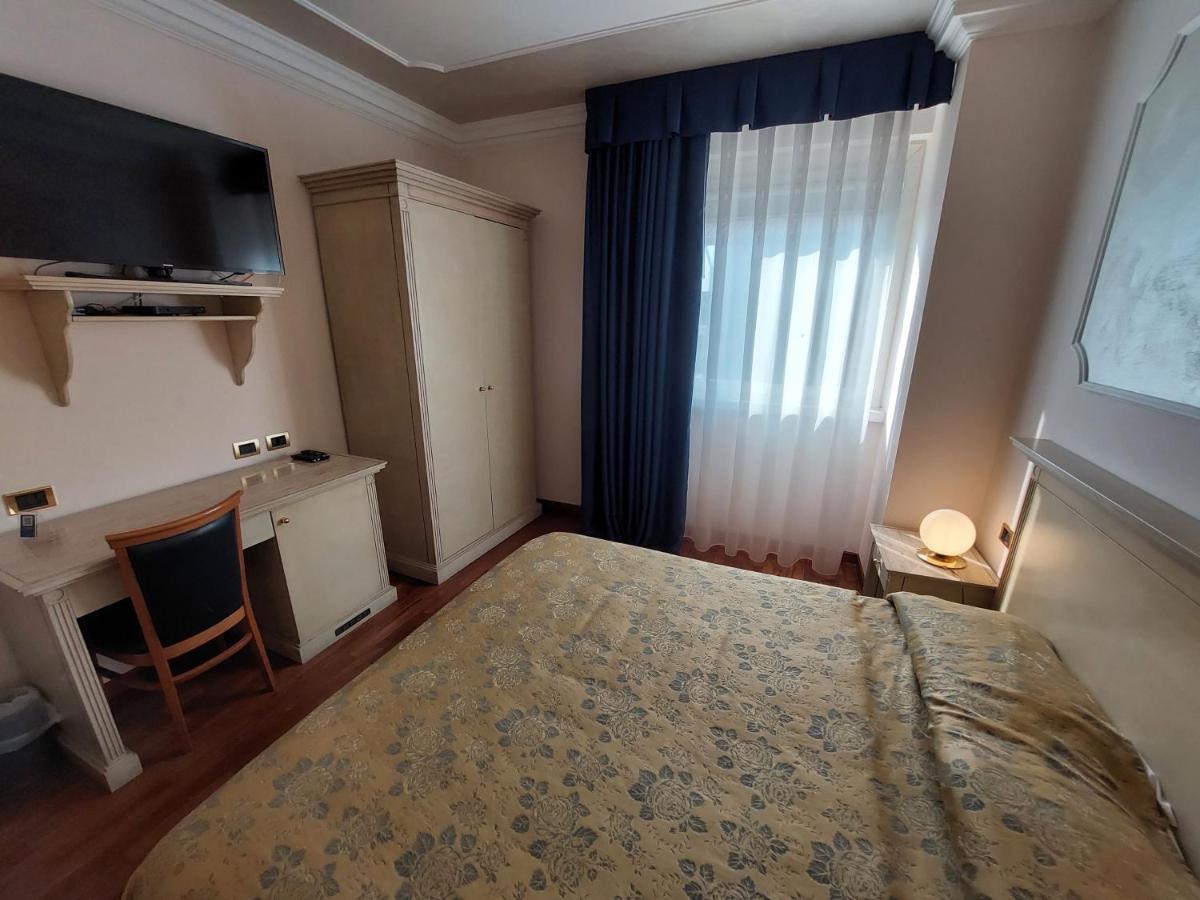 Hotel Villa Medici Рокка-Сан-Джованни Экстерьер фото