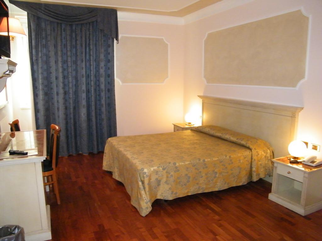Hotel Villa Medici Рокка-Сан-Джованни Экстерьер фото