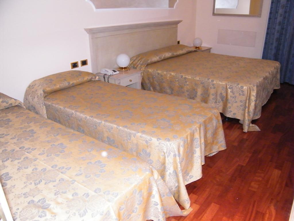 Hotel Villa Medici Рокка-Сан-Джованни Экстерьер фото