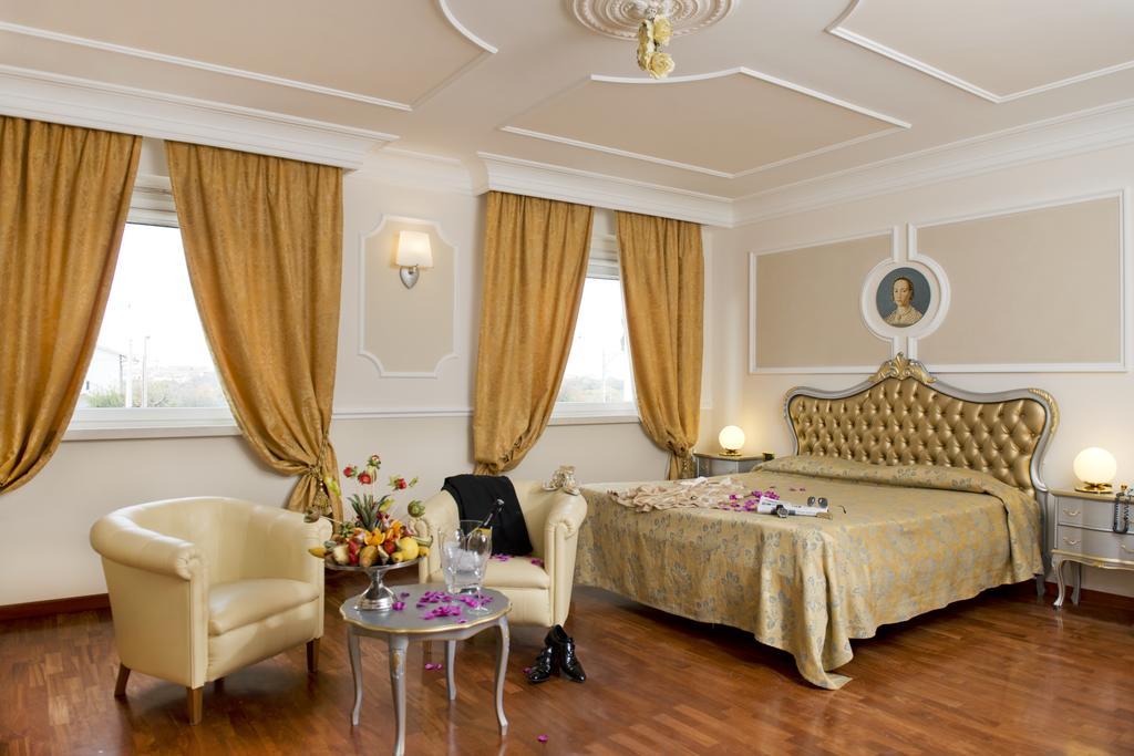 Hotel Villa Medici Рокка-Сан-Джованни Экстерьер фото