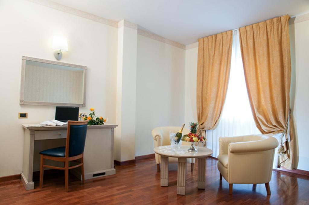 Hotel Villa Medici Рокка-Сан-Джованни Экстерьер фото