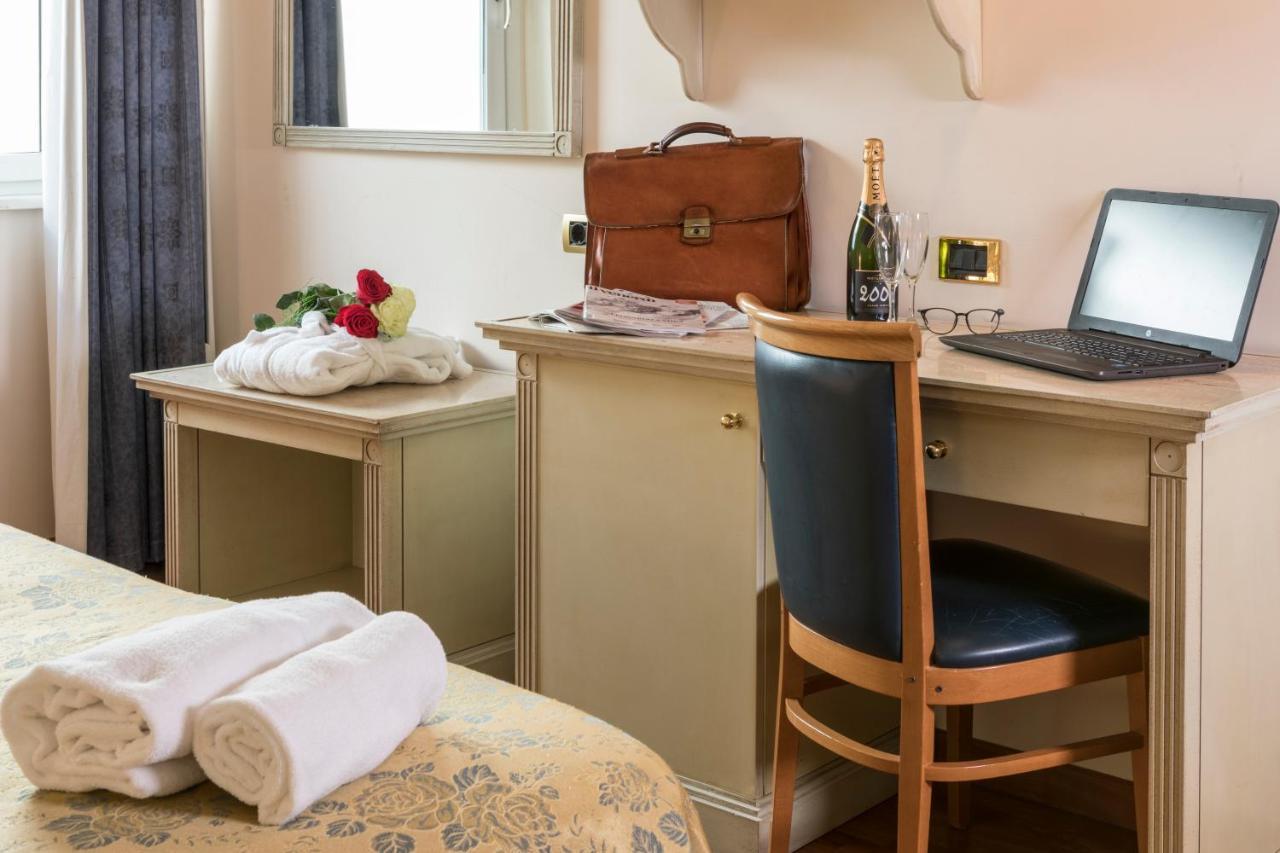 Hotel Villa Medici Рокка-Сан-Джованни Экстерьер фото