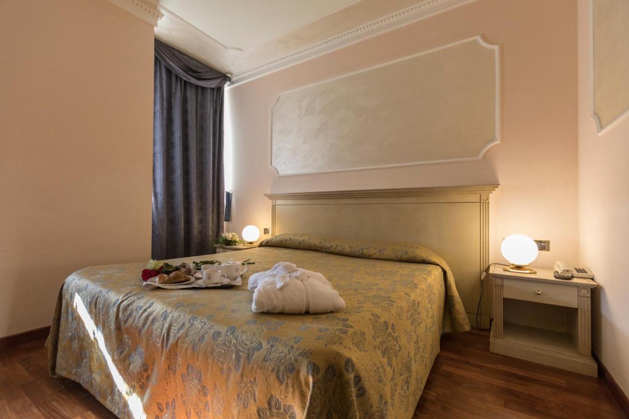 Hotel Villa Medici Рокка-Сан-Джованни Экстерьер фото